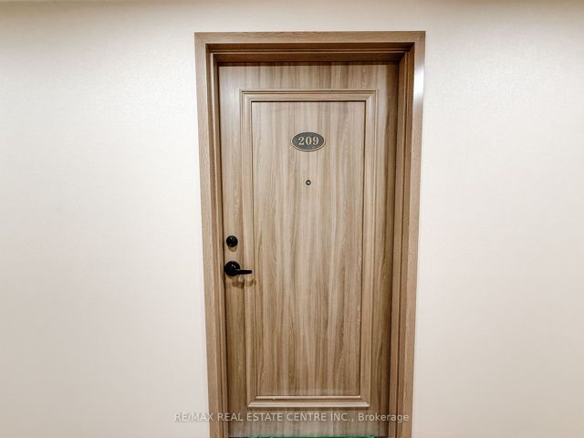 B209 - 3429 Sheppard Ave E