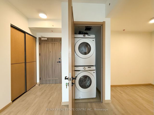 B209 - 3429 Sheppard Ave E