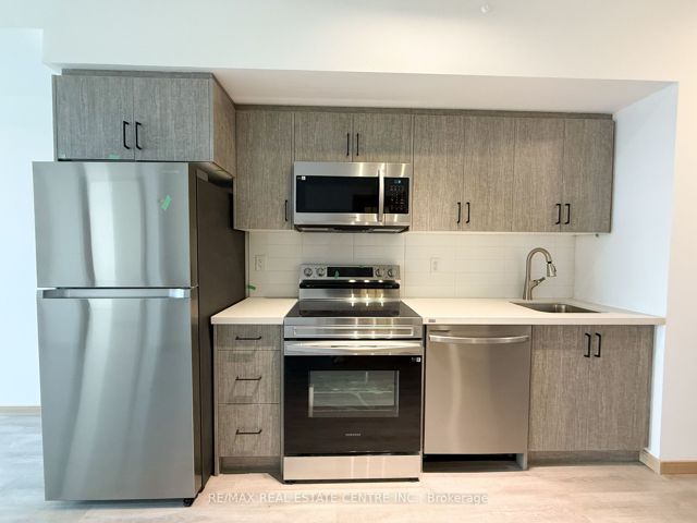 B209 - 3429 Sheppard Ave E