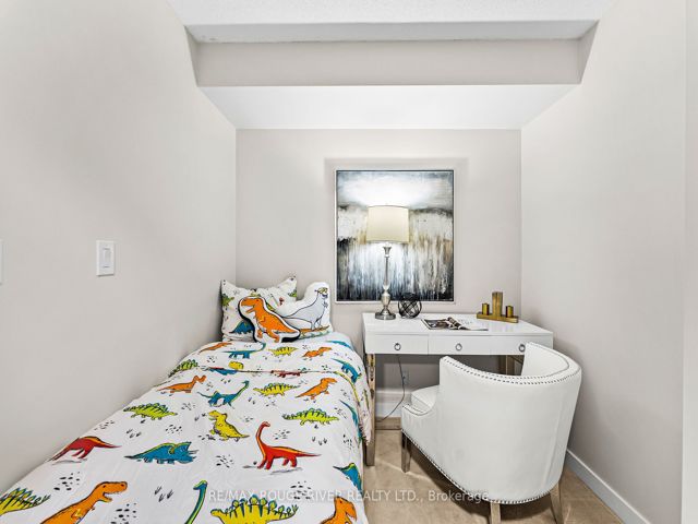 2115 - 36 Lee Centre Dr