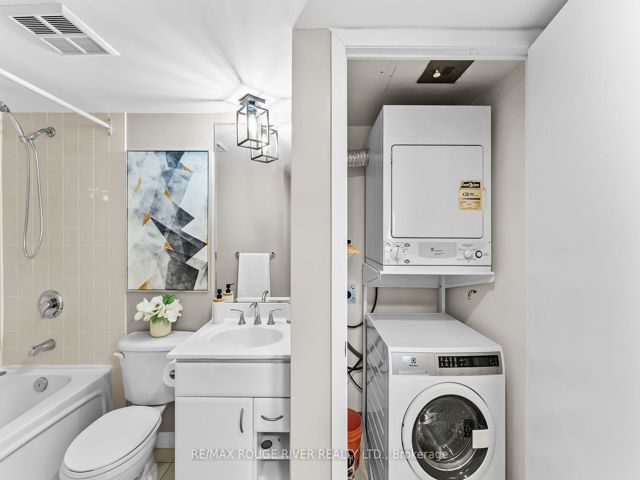 2115 - 36 Lee Centre Dr