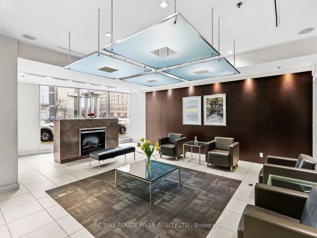 2115 - 36 Lee Centre Dr
