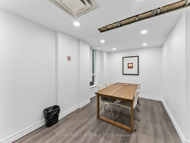 2115 - 36 Lee Centre Dr