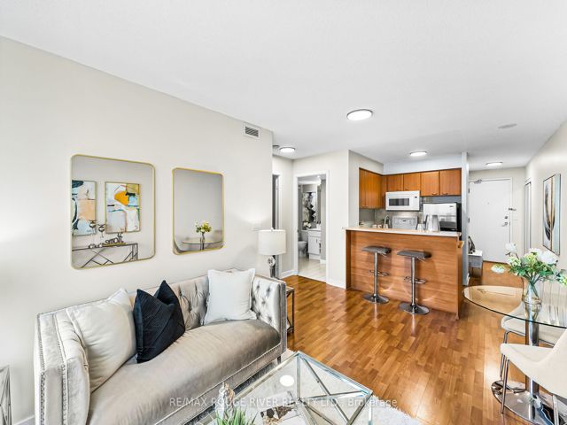2115 - 36 Lee Centre Dr