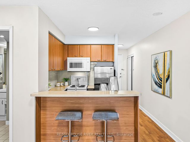 2115 - 36 Lee Centre Dr