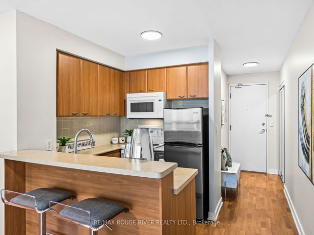 2115 - 36 Lee Centre Dr