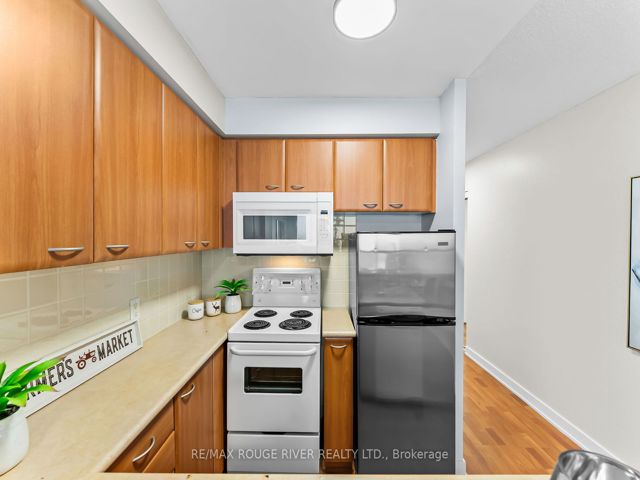 2115 - 36 Lee Centre Dr