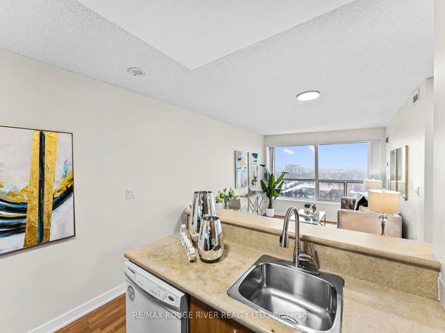 2115 - 36 Lee Centre Dr