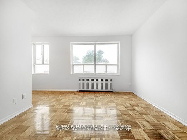 10 - 156 Kingston Rd