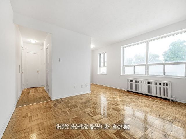 10 - 156 Kingston Rd