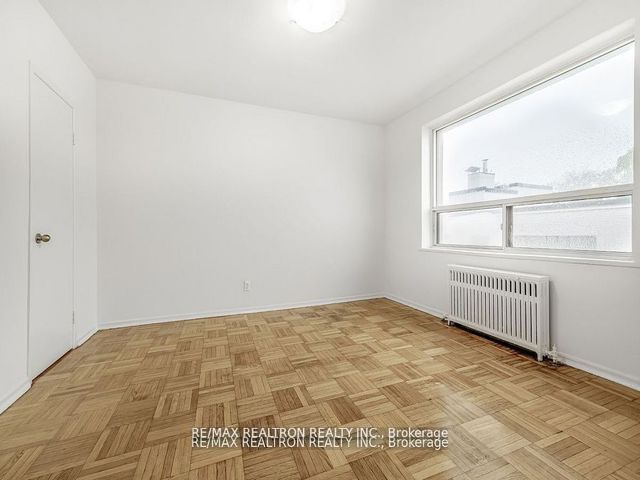 10 - 156 Kingston Rd