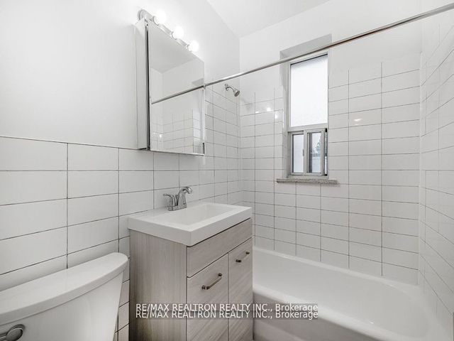 10 - 156 Kingston Rd
