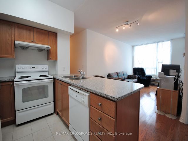 2107 - 68 Grangeway Ave