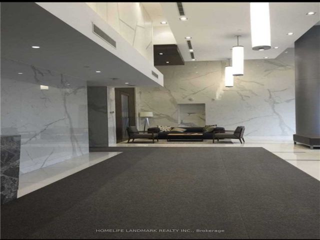 3118 - 275 Village Green Sq