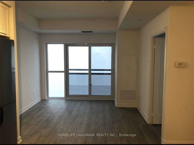 3118 - 275 Village Green Sq