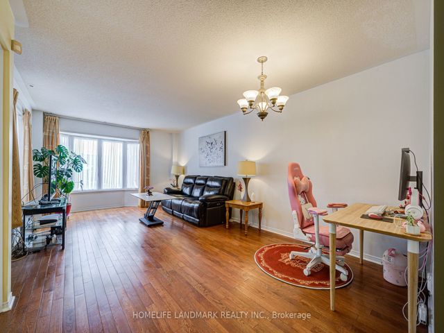 212 - 83 Mondeo Dr