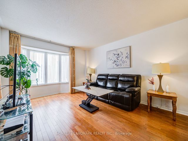 212 - 83 Mondeo Dr