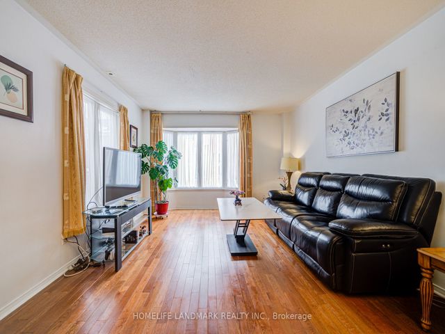 212 - 83 Mondeo Dr