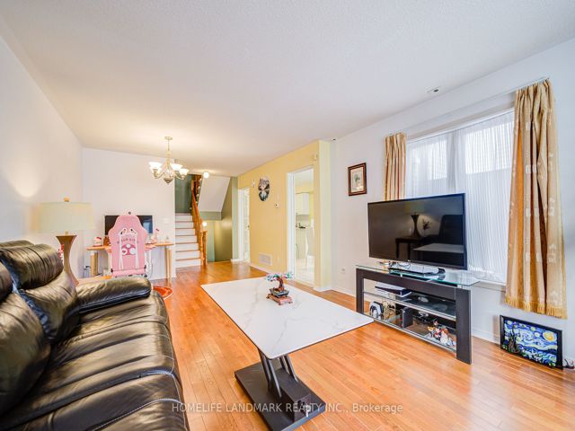 212 - 83 Mondeo Dr