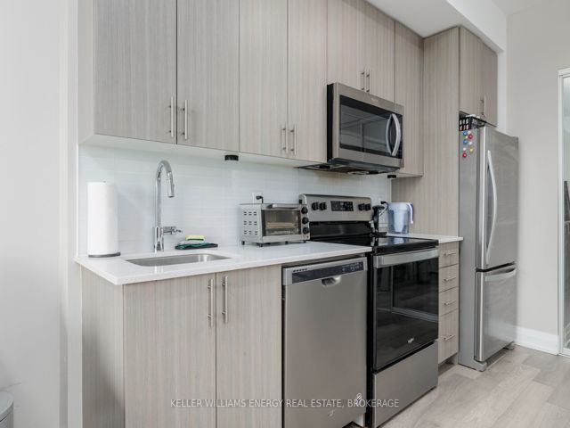 705 - 3121 Sheppard Ave E
