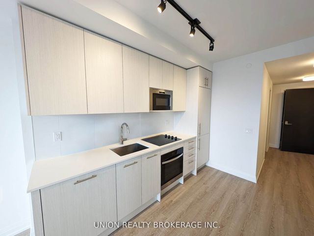 2609 - 286 Main St