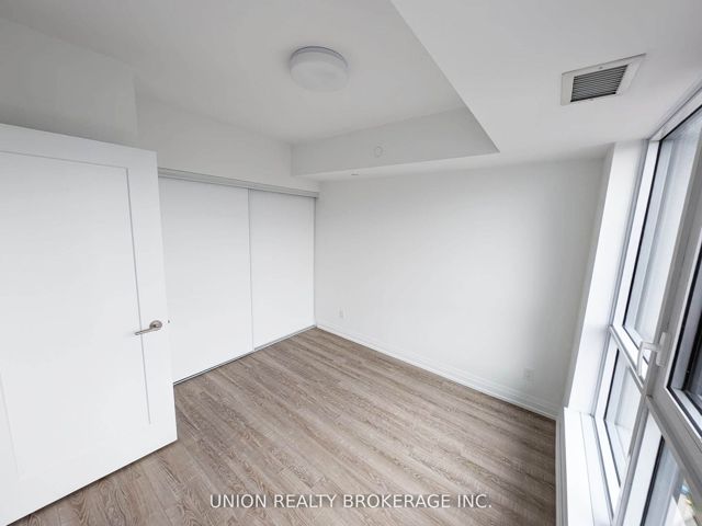 2609 - 286 Main St