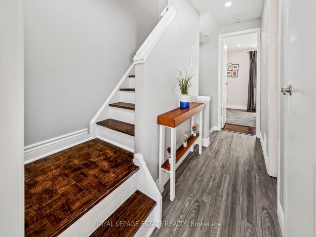 88 - 26 Livingston Rd
