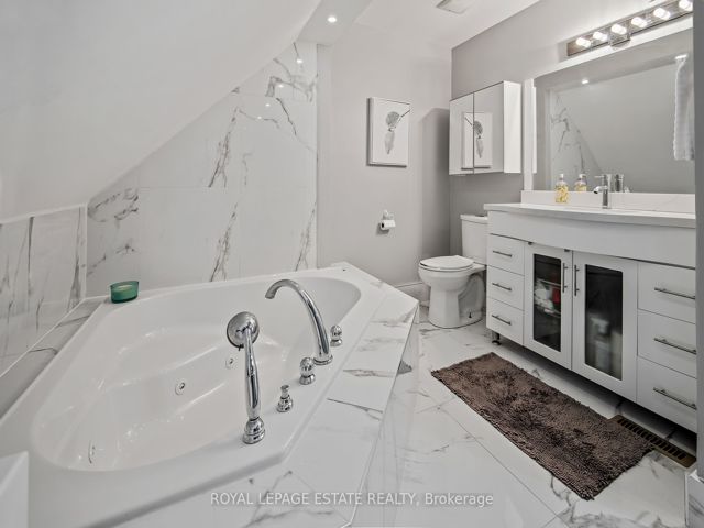 88 - 26 Livingston Rd