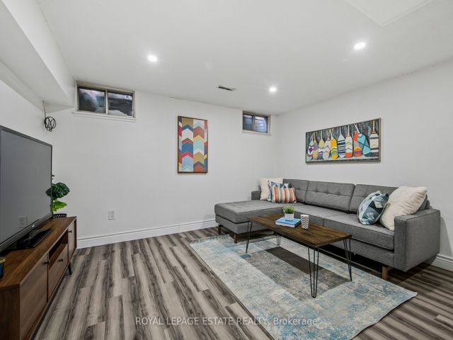 88 - 26 Livingston Rd
