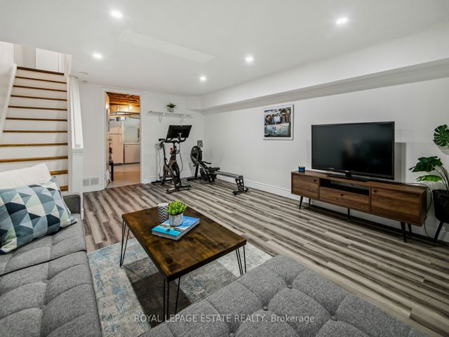 88 - 26 Livingston Rd