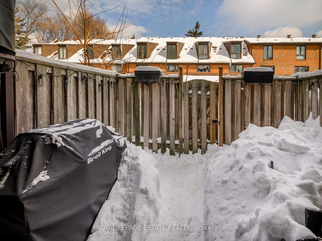 88 - 26 Livingston Rd