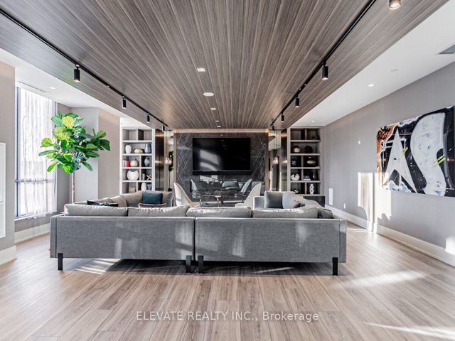 420 - 286 Main St