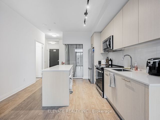 420 - 286 Main St