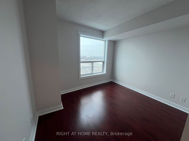 1615 - 36 Lee Centre Dr