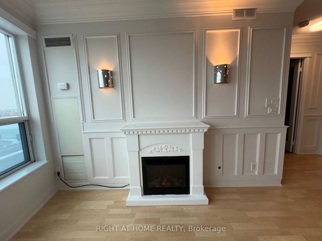 1615 - 36 Lee Centre Dr