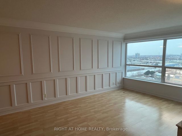 1615 - 36 Lee Centre Dr