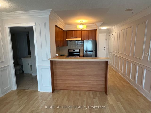 1615 - 36 Lee Centre Dr
