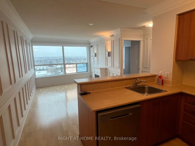 1615 - 36 Lee Centre Dr