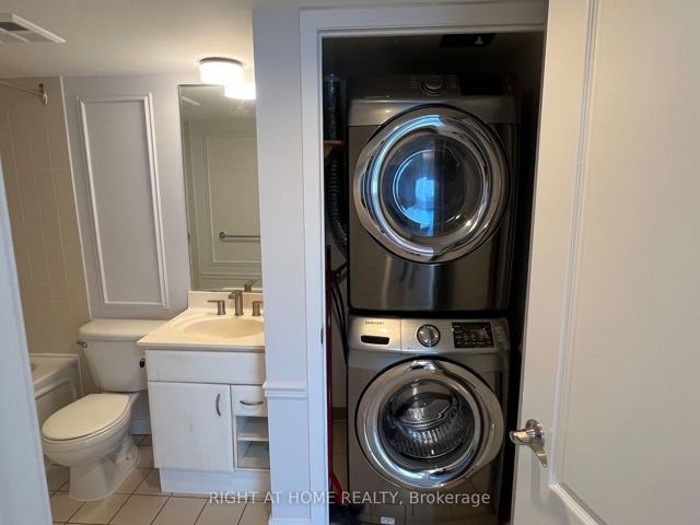 1615 - 36 Lee Centre Dr