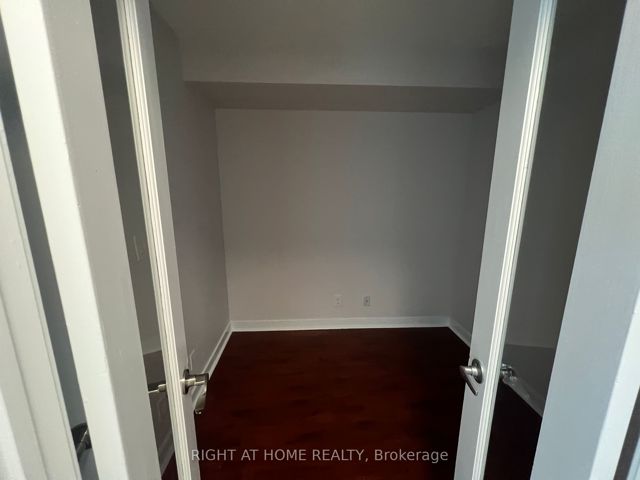 1615 - 36 Lee Centre Dr