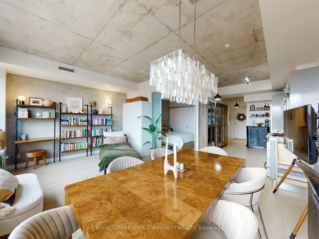 403 - 319 Carlaw Ave