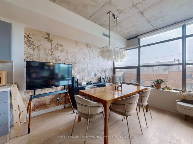 403 - 319 Carlaw Ave