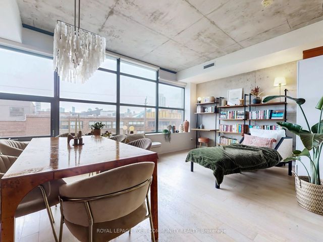403 - 319 Carlaw Ave