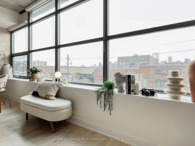 403 - 319 Carlaw Ave