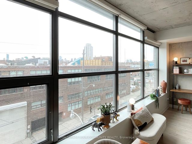 403 - 319 Carlaw Ave