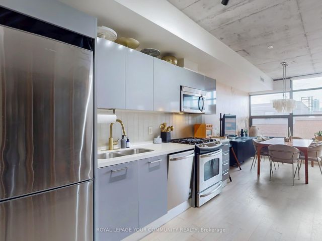 403 - 319 Carlaw Ave