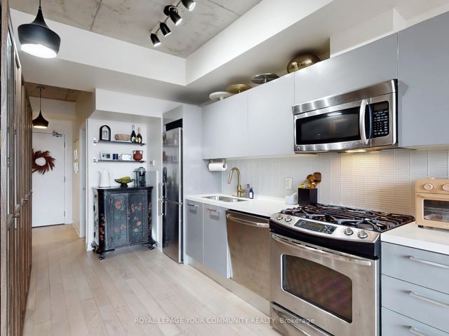 403 - 319 Carlaw Ave