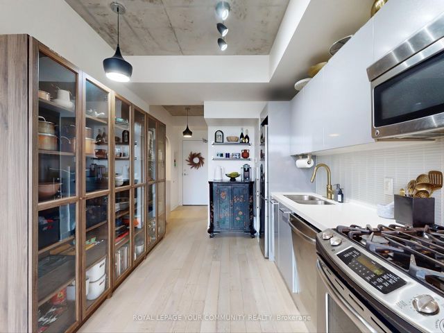 403 - 319 Carlaw Ave