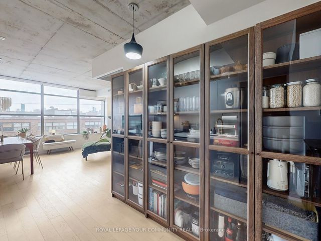 403 - 319 Carlaw Ave