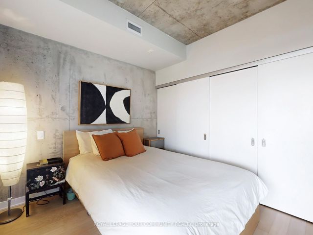 403 - 319 Carlaw Ave